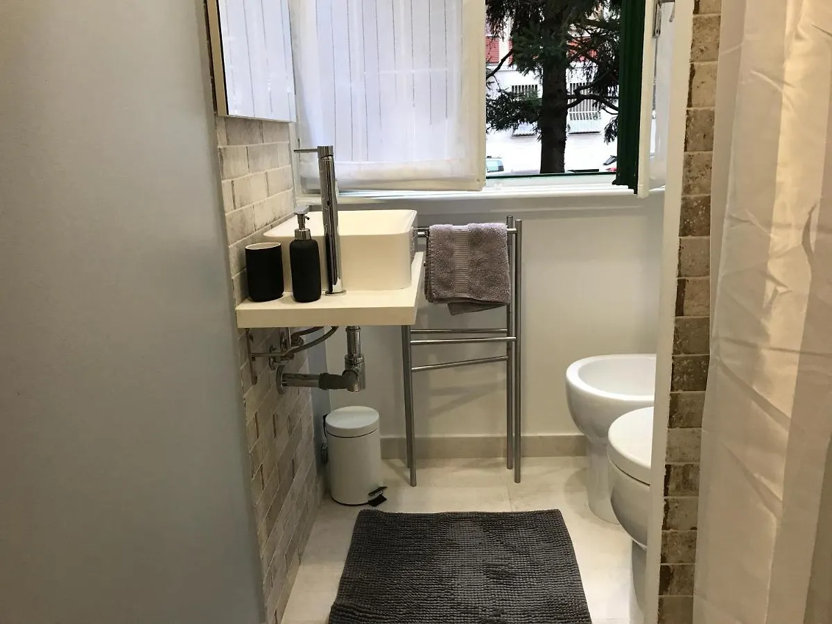 Studio 25 Apartment - Near Metro M3 Milan