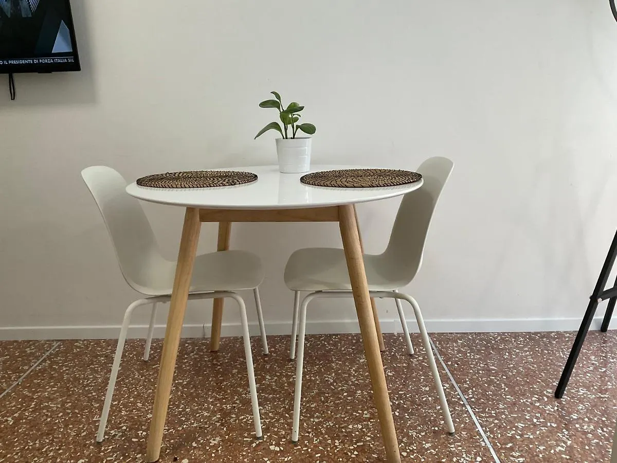 Studio 25 Apartment - Near Metro M3 Milan Italy