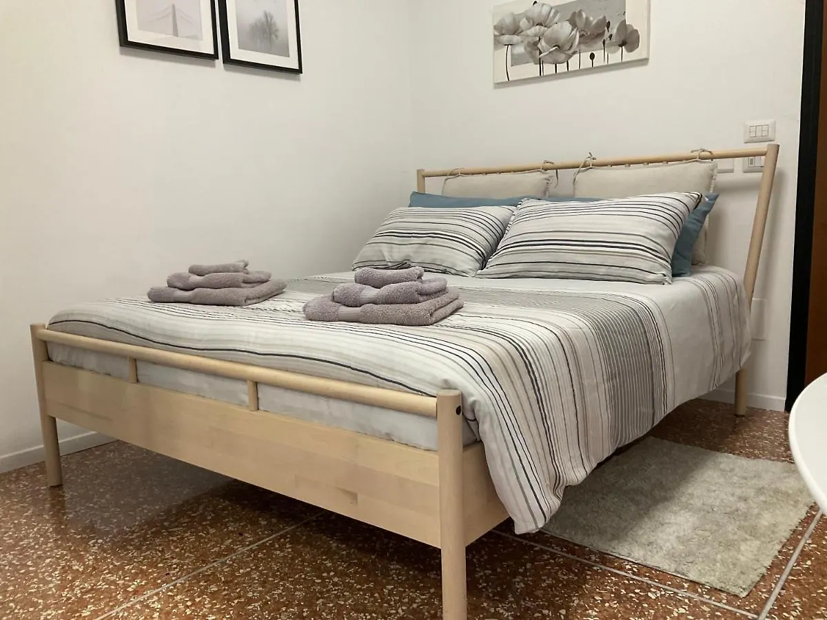 Studio 25 Apartment - Near Metro M3 Milan