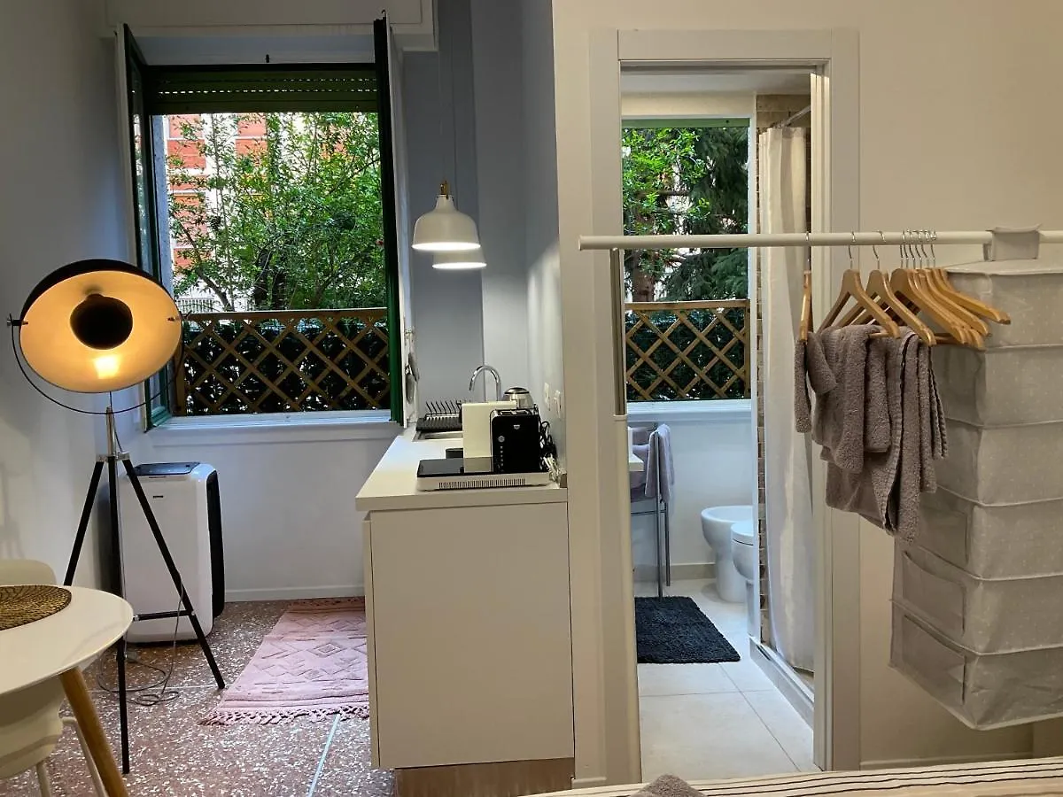 Studio 25 Apartment - Near Metro M3 Milan