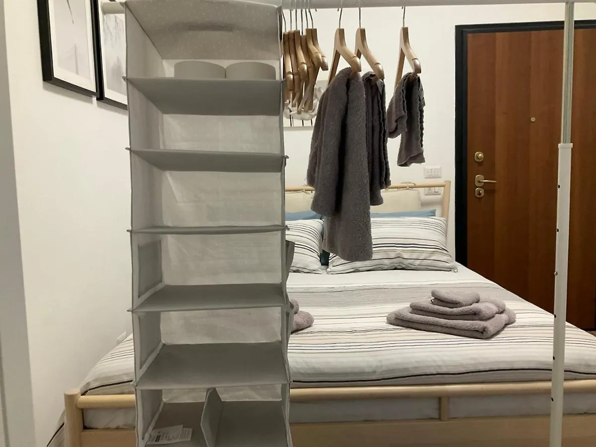 Studio 25 Apartment - Near Metro M3 Milan