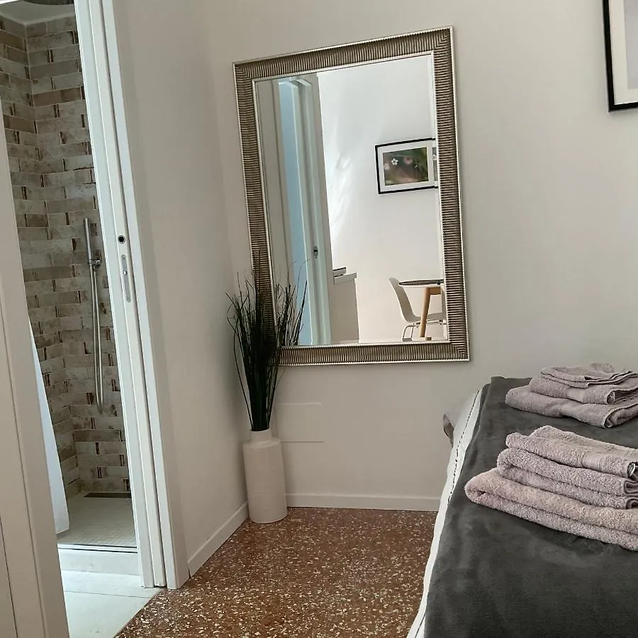 Studio 25 Apartment - Near Metro M3 Milan
