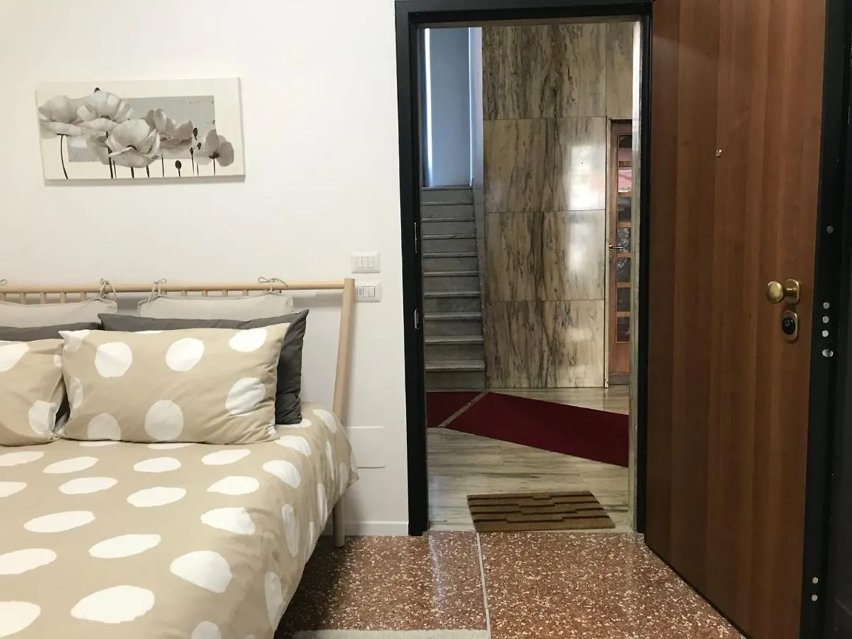 Studio 25 Apartment - Near Metro M3 Milan