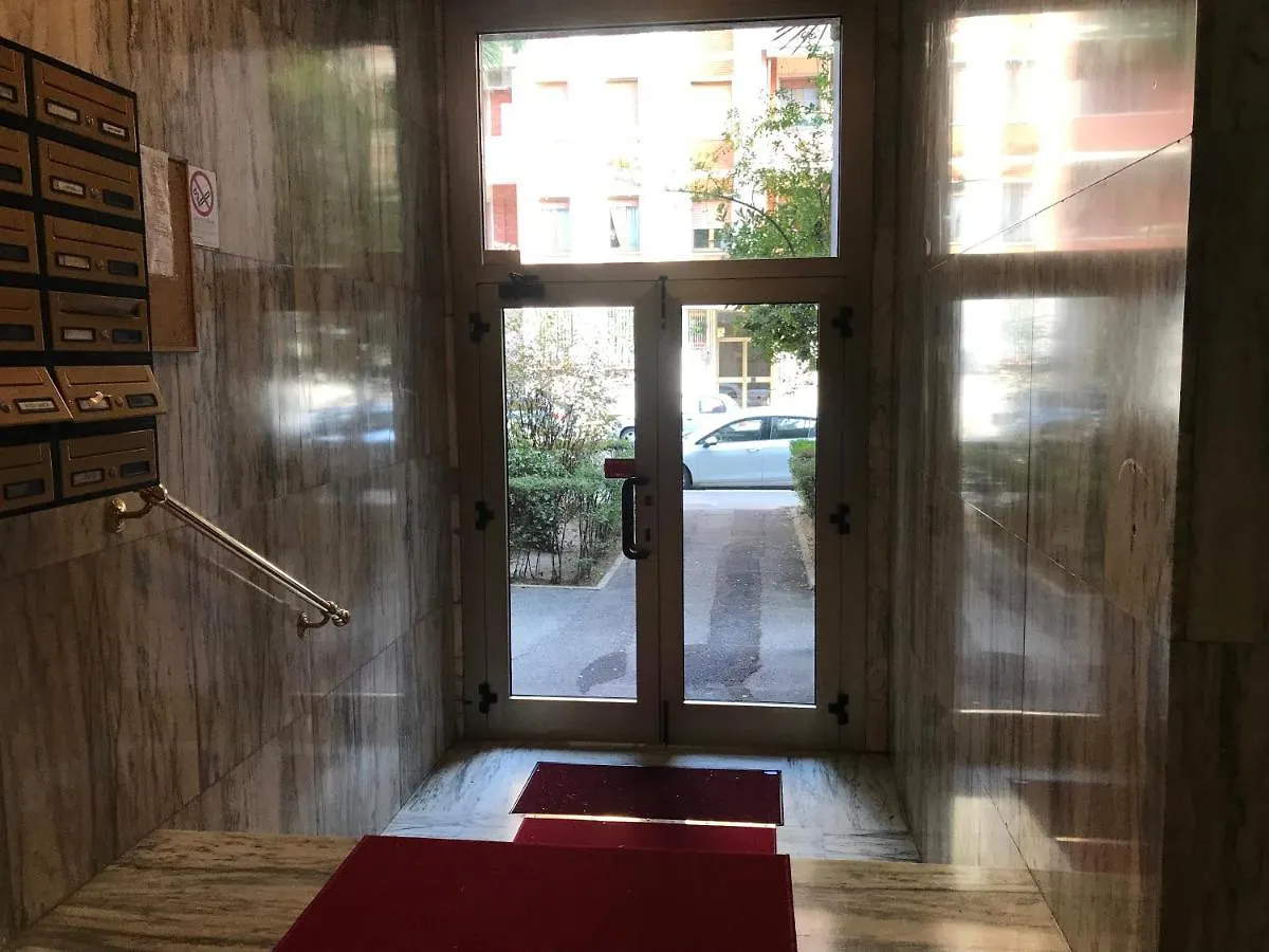 Studio 25 Apartment - Near Metro M3 Milan