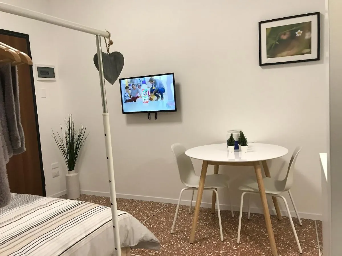 Studio 25 Apartment - Near Metro M3 밀라노