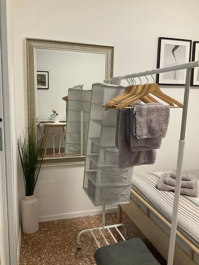 Studio 25 Apartment - Near Metro M3 밀라노