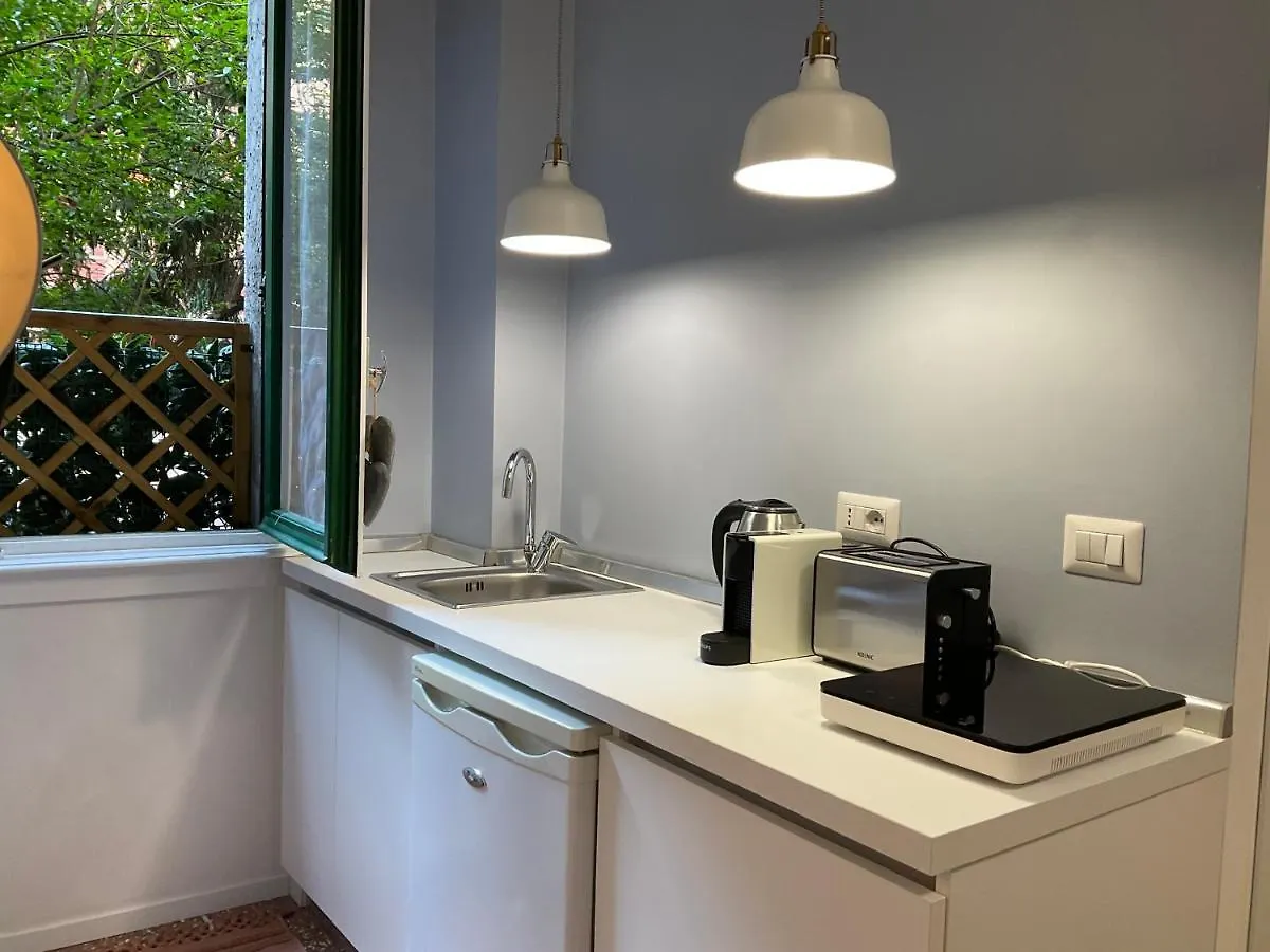 Studio 25 Apartment - Near Metro M3 밀라노 0*,  이탈리아