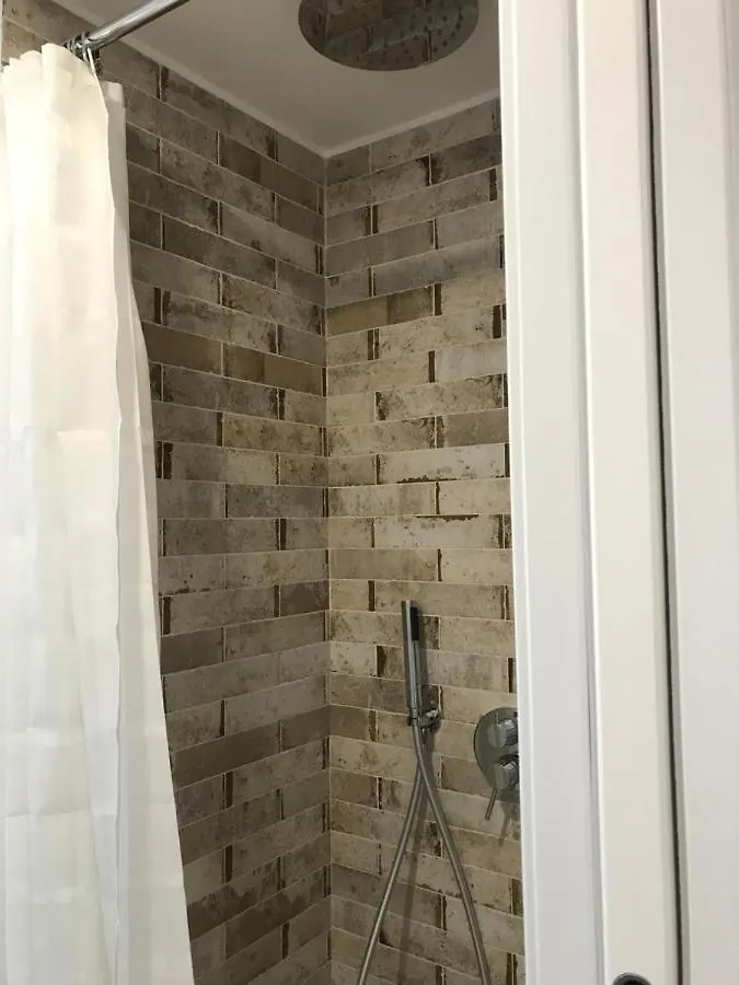 Studio 25 Apartment - Near Metro M3 밀라노 0*,  이탈리아